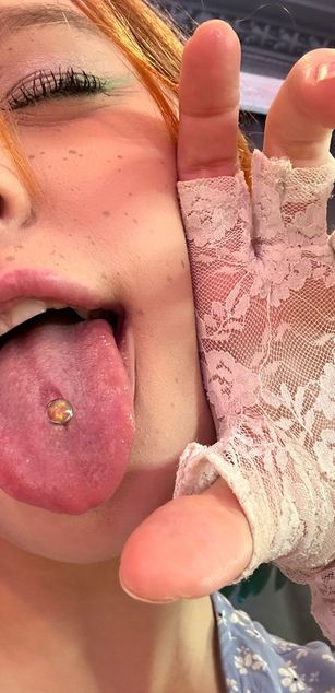 Model - Sonya blowjob