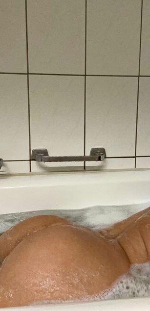 Model - Yanira boobs