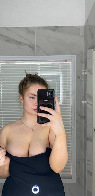 Model - VikiGlem deepthroat