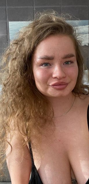 Model - VikiGlem deepthroat