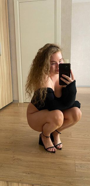 Model - VikiGlem deepthroat