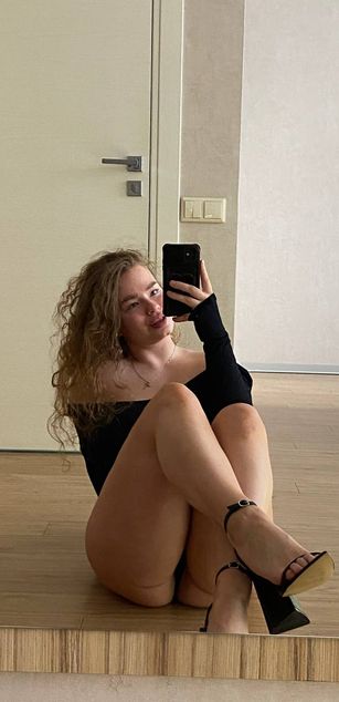 Model - VikiGlem deepthroat