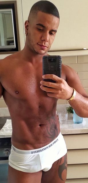 Model - Fernando Ferraz nipples