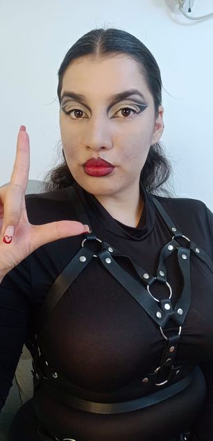 Model - Carmen Carmesi dirtytalk