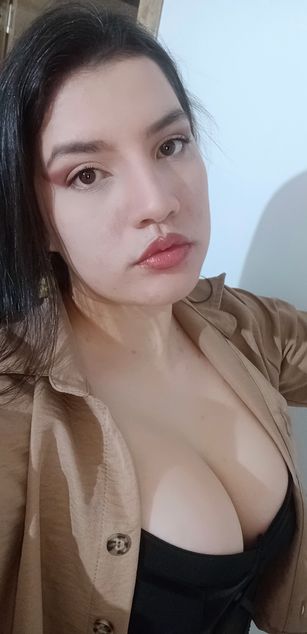 Model - Carmen Carmesi dirtytalk