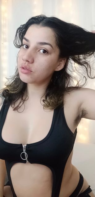 Model - Carmen Carmesi dirtytalk