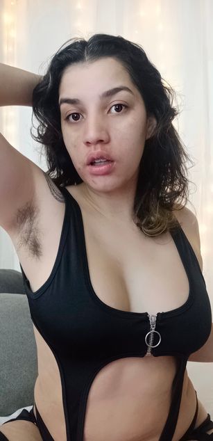 Model - Carmen Carmesi dirtytalk