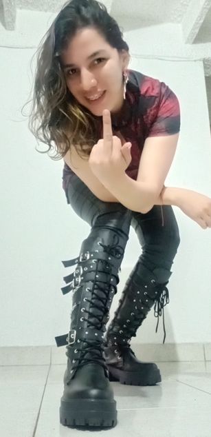 Model - Carmen Carmesi dirtytalk