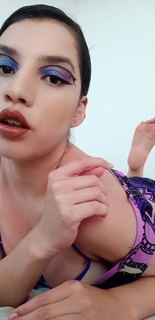 Model - Carmen Carmesi dirtytalk