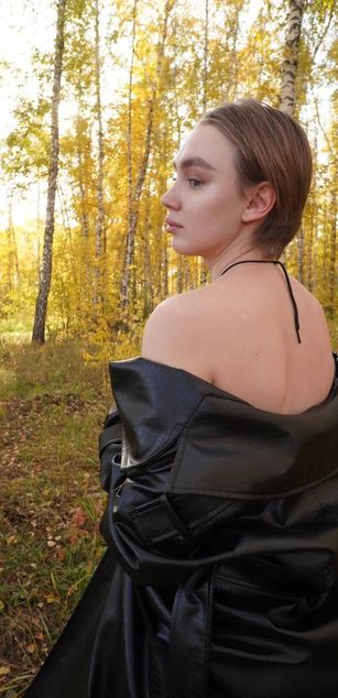 Model - Caroline young