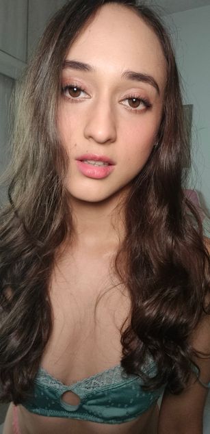 Model - Sylvie Gomez deepthroat