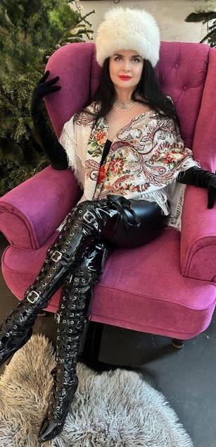 Model - Dominatrix Dinah sexy