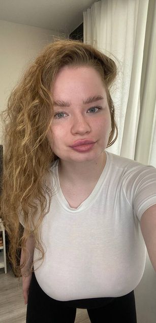 Model - VikiGlem deepthroat