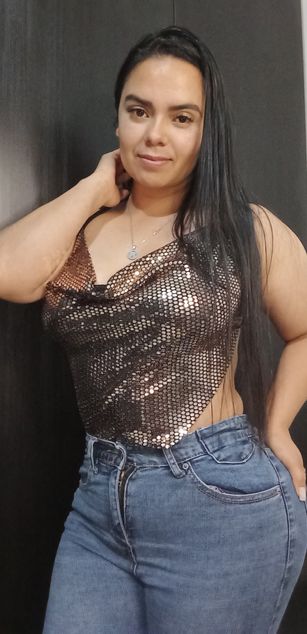 Model - 305lloven bigass