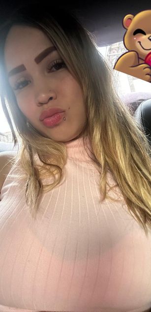 Model - Luna Extrada deepthroat