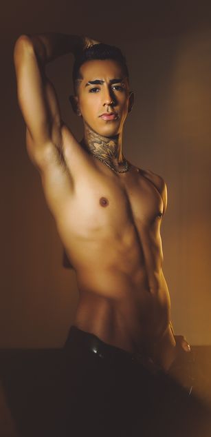 Model - Donovan feet