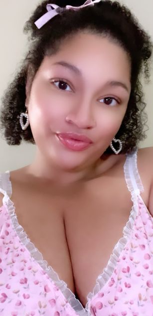 Model - Loren LaRue curvy