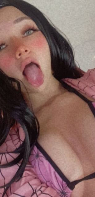 Model - Ms.Pickles deepthroat