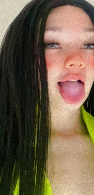 Model - Ms.Pickles deepthroat