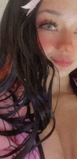 Model - Ms.Pickles deepthroat