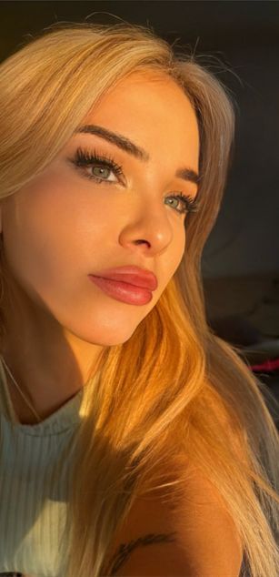 Model - Penny lANE Housewife