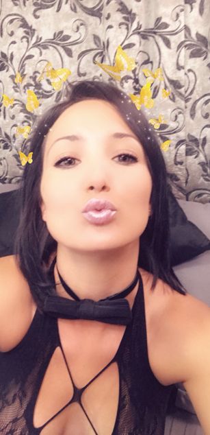 Model - Hannah Grey 2