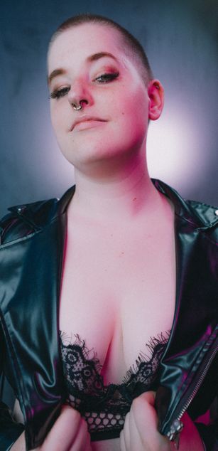 Model - Phoenix Bates hairy