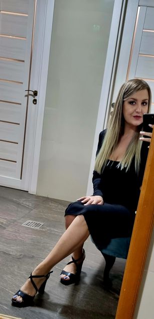 Model - MayaTrainor deepthroat