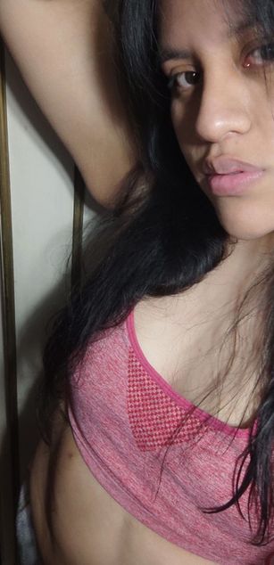 Model - Luana Ambar curvy