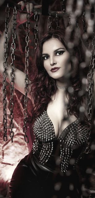 Model - Madam Wintour femdom