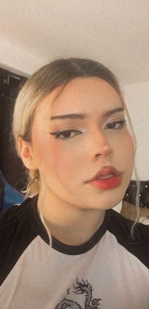 Model - maxxxine smalltits