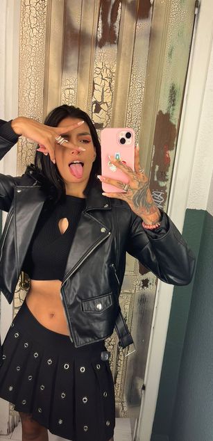 Model - DeuxGold dirtytalk