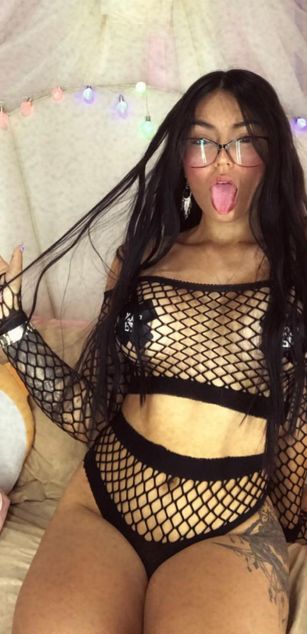 Model - Perla blowjob