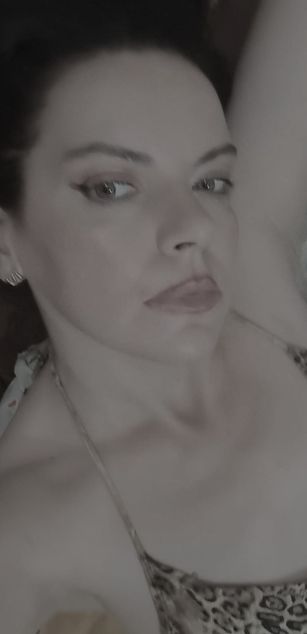 Model - SaraLua striptease