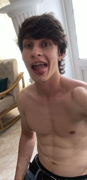 Model - Demitrius77 bigcock