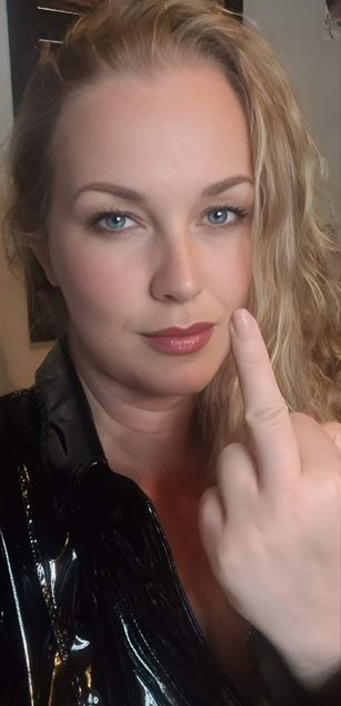 Model - MissVeena sexy