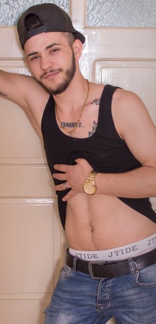 Model - Andy Habibi cum