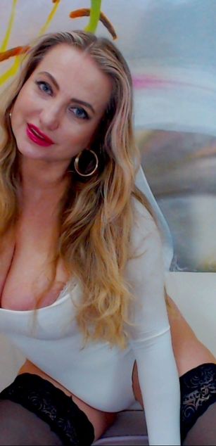 Model - LillyDiaz deepthroat