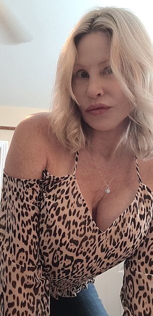 Model - sandi bigtits