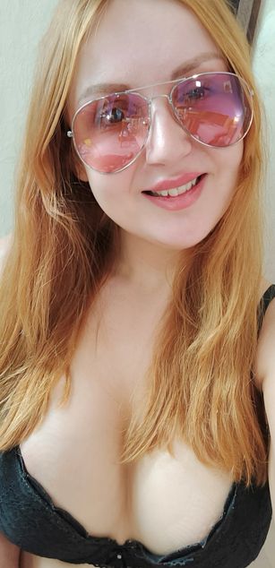 Model - LeilaBlissXO curvy