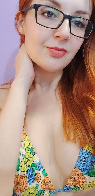 Model - LeilaBlissXO curvy