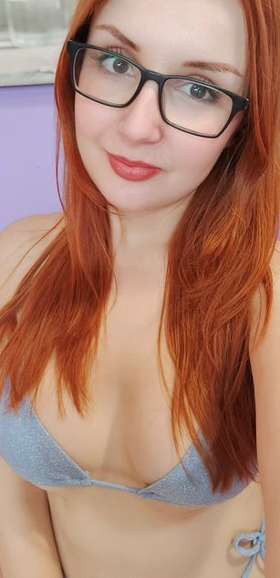 Model - LeilaBlissXO curvy