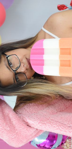 Model - Vahiolet_smith ass