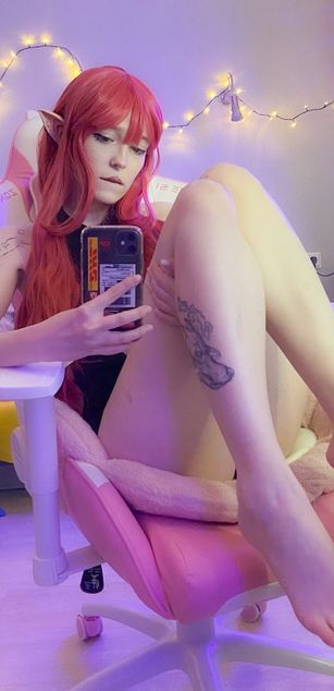 Model - crackling_tati fetish