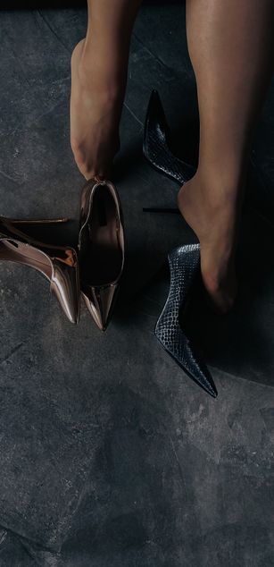 Model - Karolina Bella heels