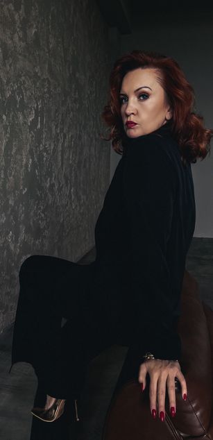 Model - Karolina Bella heels