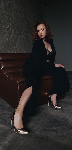 Model - Karolina Bella heels