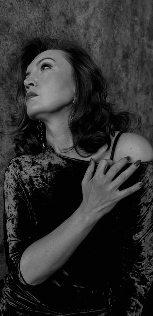 Model - Karolina Bella heels