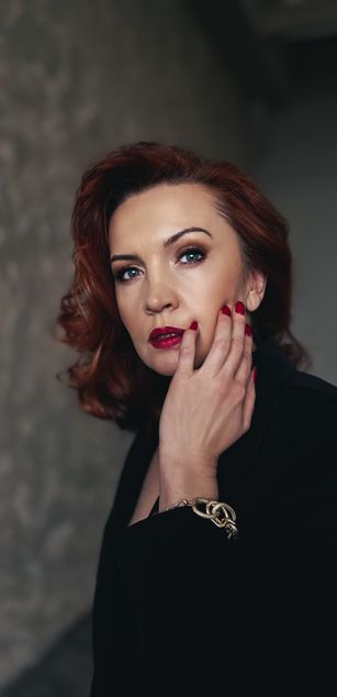 Model - Karolina Bella heels