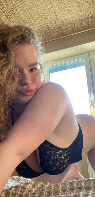 Model - VikiGlem deepthroat